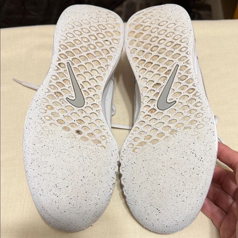 Nike Court Zoom Lite Women's White and Silver Sneakers, Size 8.5.